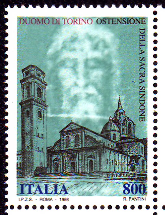 Timbre-poste italien de 1998.  Le clocher au fond  droite (style baroque) a t ajout pour couronner la chapelle adosse  la cathdrale afin daccueillir le Saint Suaire. Cest l queut lieu lincendie de 1997.