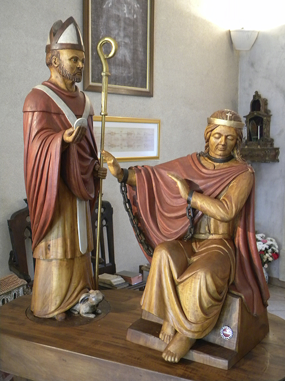 La statue de saint Hermngilde refusant le ministre dun vque qui nest pas dglise.